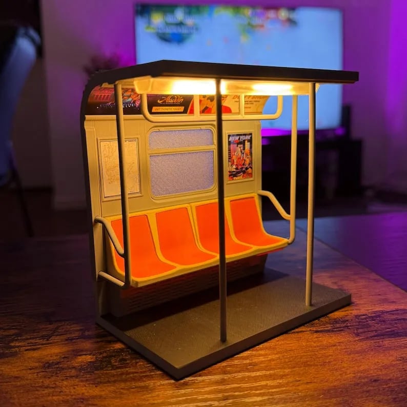 🚇NYC Subway Train Lamp – Includes 3 Interchangeable Posters