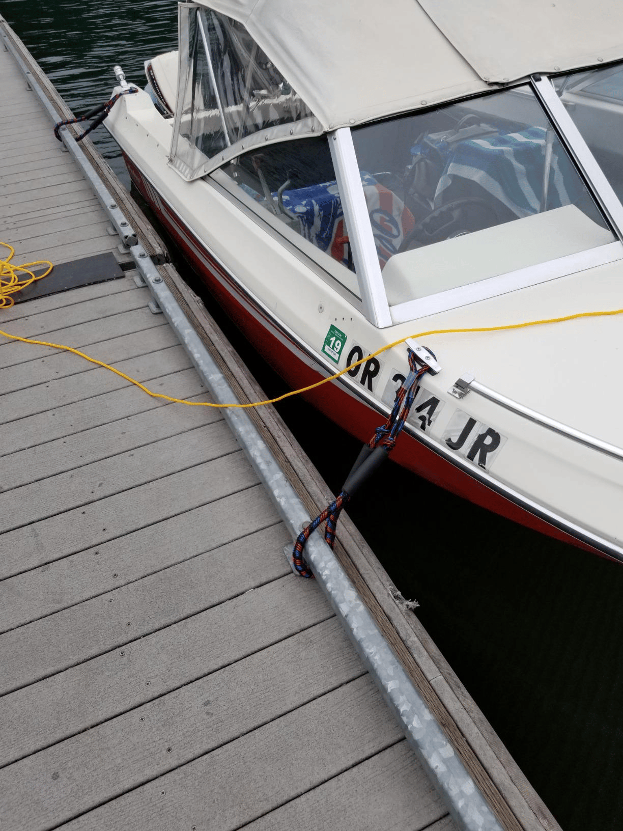 Customer using bungee dock lines with a powerboat