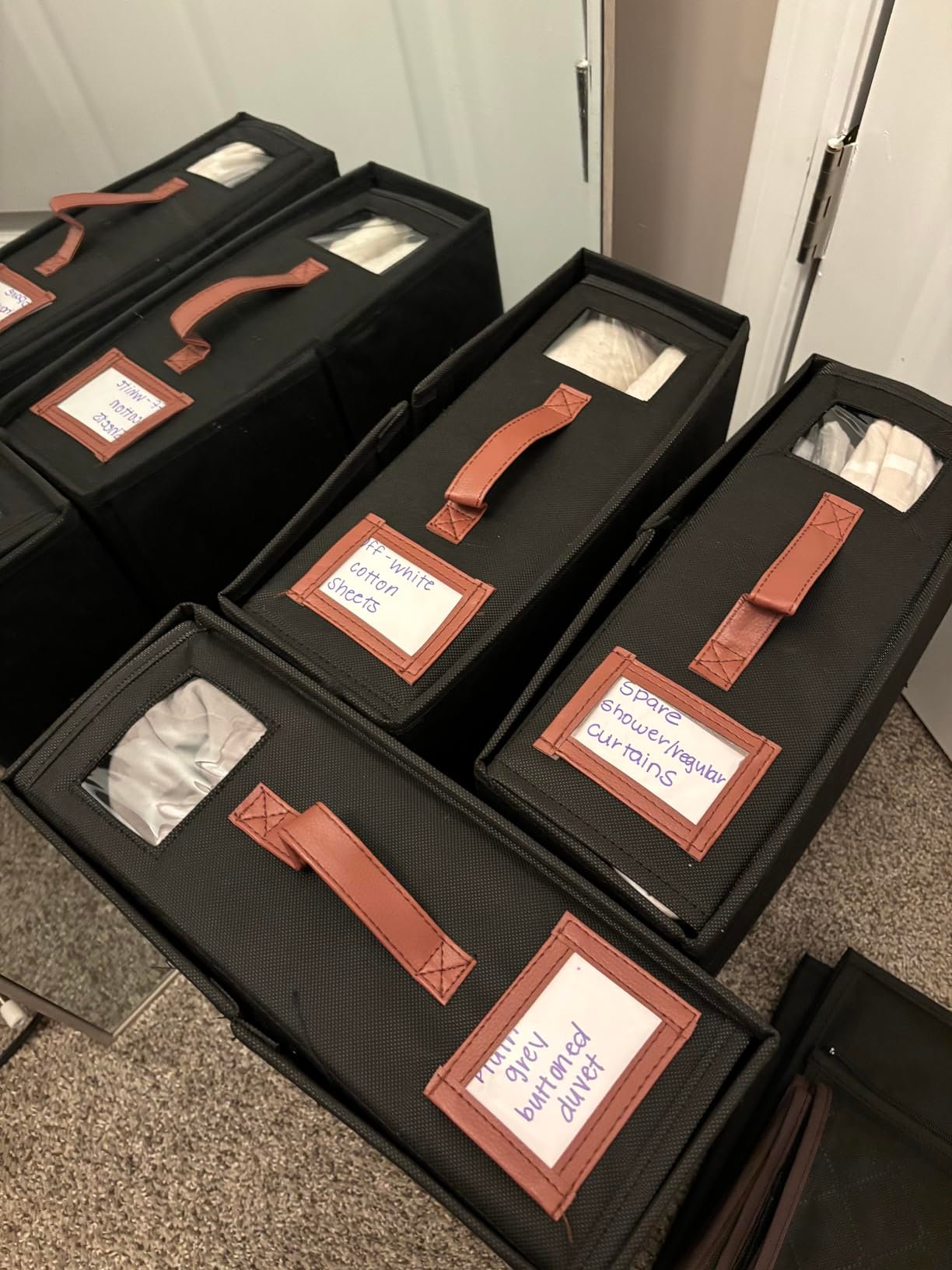 Sleek, easy to use, GREAT storage. Sleek, easy to use, GREAT storage.