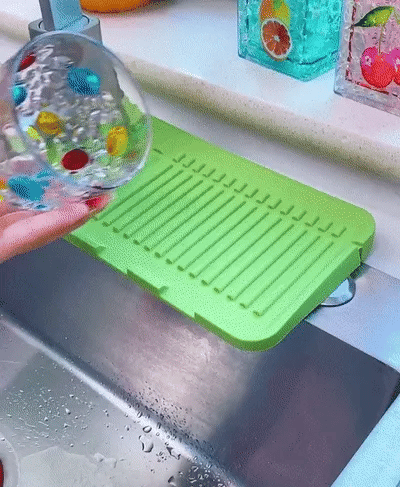 Sink splash guard in use Sink splash guard in use