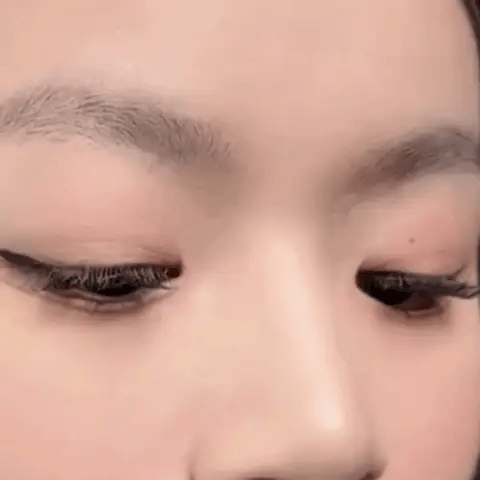 Applying brow gel with BrowForm Pro